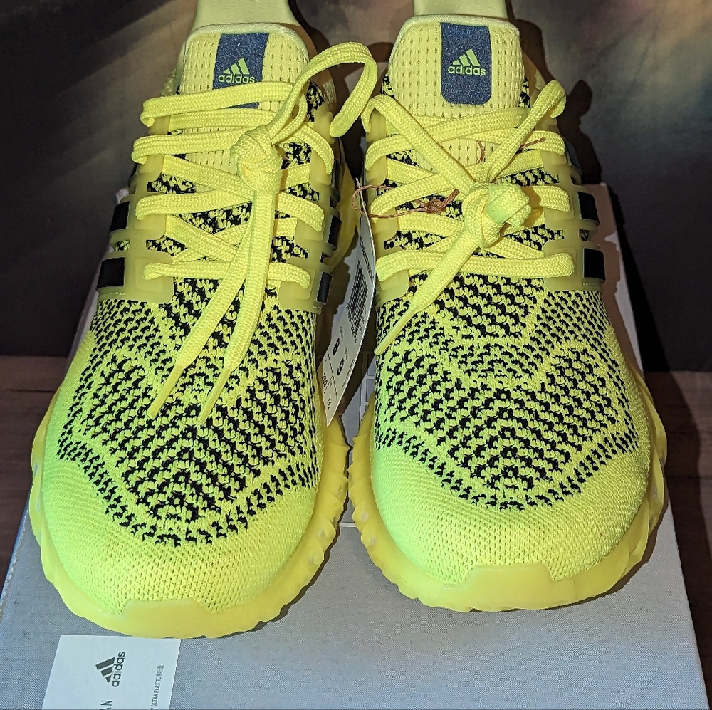 💙NIB💙 ADIDAS Ultraboost Web DNA Running Shoes - Picture 2 of 12